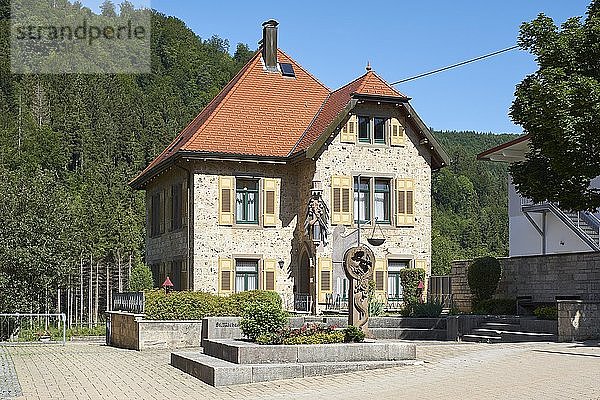 Pfarrhaus  gebaut aus BÃ¤renthaler Kalkstein  in der Gemeinde BÃ¤renthal  Landkreis Tuttlingen  Baden-WÃ¼rttemberg  Deutschland  Europa