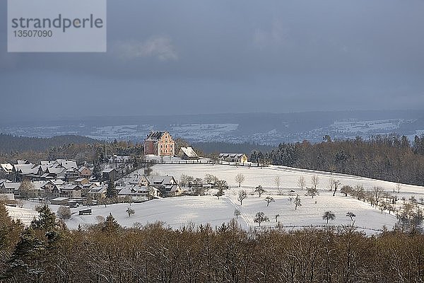Blick auf Schloss Freudental im Schnee  Langenrain  Allensbach  Baden-WÃ¼rttemberg  Deutschland  Europa