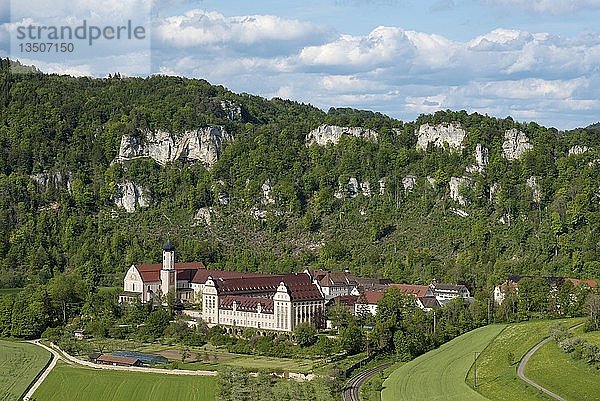 Oberes Donautal mit Erzabtei Beuron  Landkreis Sigmaringen  Baden-WÃ¼rttemberg  Deutschland  Europa