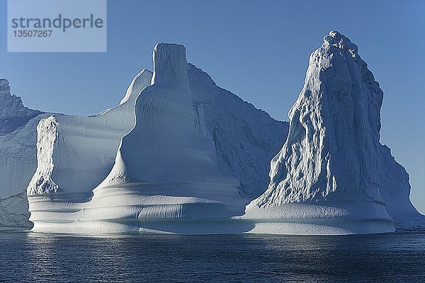 Eisberge im Umanak Fjord  Grönland  Nordamerika