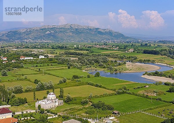 Bleimoschee und Fluss Kir  Blick vom Schloss Rozafa  Shkodra  ShkodÃ r  Qark Shkodra  Albanien  Europa