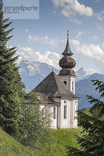Wallfahrtskirche Maria Gern  hinter dem Watzmann-Massiv  Nationalpark Berchtesgaden  Berchtesgadener Land  Oberbayern  Deutschland  Europa