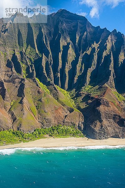 Luftaufnahme der zerklüfteten N? Pali-Küste  Kauai  Hawaii  USA  Nordamerika