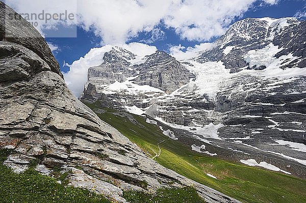 Eiger mit Eismeerhang und Gletscher  Schweiz  Europa