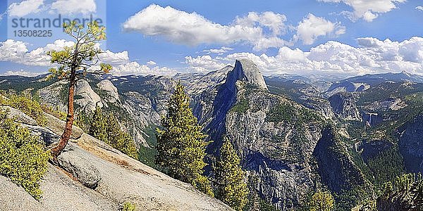 Panorama  Glacier Point mit Blick auf das Yosemite Valley mit Half Dome  Vernal Fall und Nevada Fall  Clacier Point  Yosemite National Park  Kalifornien  USA  Nordamerika