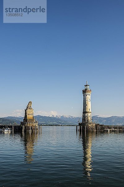 Hafen mit Leuchtturm  Lindau  Bodensee  Bayern  Deutschland  Europa