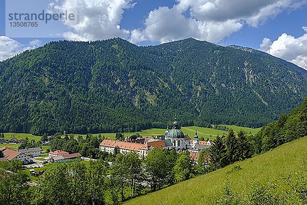 Kloster Ettal  Barocke Benediktinerabtei  Ettal  Ammergauer Alpen  Chiemgau  Oberbayern  Bayern  Deutschland  Europa