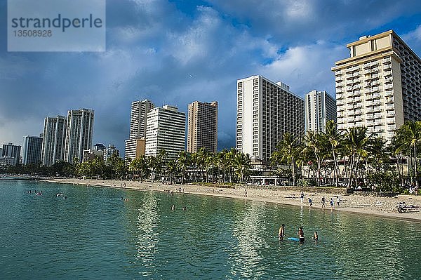 Hochhaus-Hotels am Waikiki Beach  Oahu  Hawaii  USA  Nordamerika