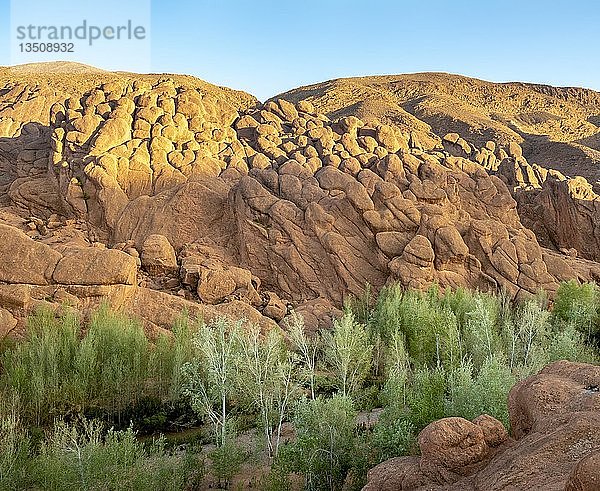 Pattes Des Singes Felsformation  roter Sandsteinfelsen  Gorges du Dades  Dades-Schlucht  Tamellalt  Marokko  Afrika