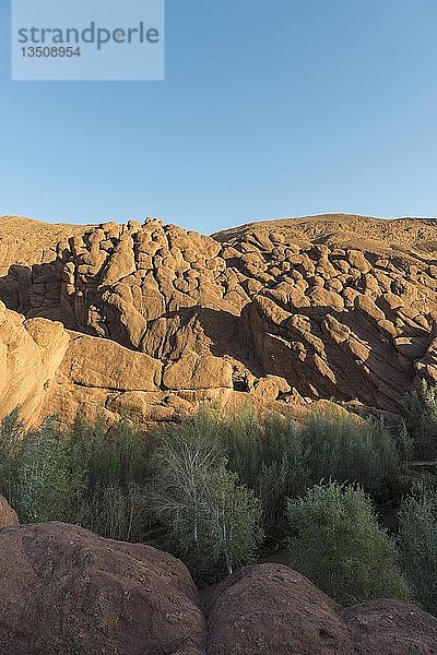 Rote Felsformationen im Dadès-Tal  Marokko  Afrika