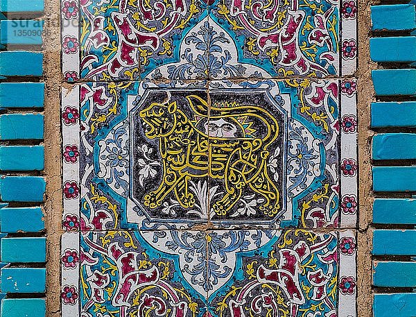 Kachelbild  Raubkatze  Blumendekor  Moschee Tekyeh Moaven-ol Molk  Kermanshah  Iran  Asien