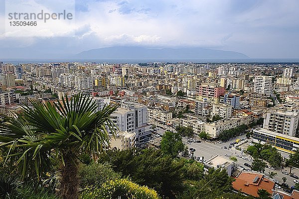 Stadtzentrum von Vlora  Blick vom Hügel Kuzum Baba  Vlorë  Qark Vlorë  Albanien  Europa
