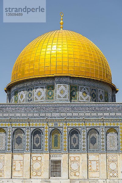 Mosaikverzierte Fassade und goldene Kuppel  Felsendom  auch Qubbat As-sachra  Kipat Hasela  Tempelberg  Altstadt  Jerusalem  Israel  Asien