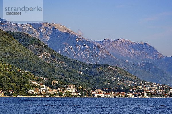 Donja Lastva und Tivat  Bucht von Kotor  Provinz Tivat  Montenegro  Europa