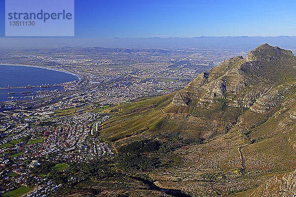 Blick vom Tafelberg über Kapstadt  Kapstadt  Westkap  Südafrika  Afrika