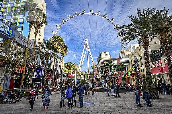 Geschäfte in der Einkaufsstraße The Linq Promenade  hinter The High Roller  Riesenrad  Las Vegas  Nevada  USA  Nordamerika