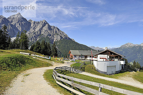 Hochserles-Koppeneck Bergstation und Restaurant  Koppeneck  1600m  Stubaier Alpen  Tirol  Österreich  Europa