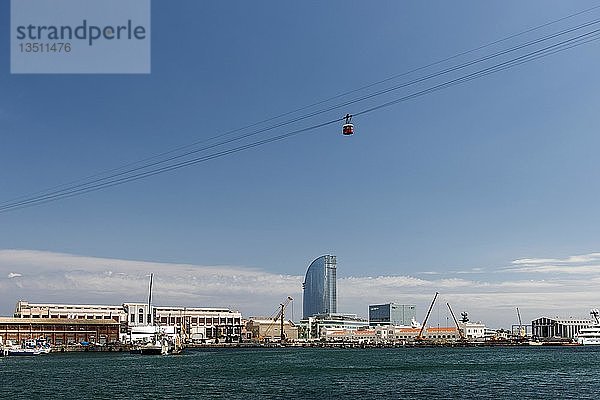 Seilbahn über den Hafen  hinter dem Hotel W  La Barceloneta  Barcelona  Katalonien  Spanien  Europa