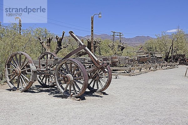 Historische Bergbauausrüstung im Borax Museum  Furnace Creek Museum  Death Valley National Park  Kalifornien  USA  Nordamerika
