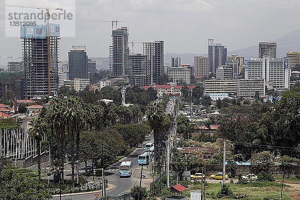 Neubau von Hochhäusern  Stadtbild  Addis Abeba  Äthiopien  Afrika