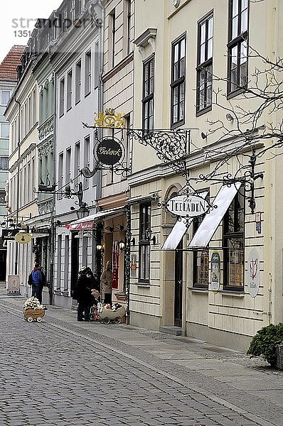 Häuserzeile im Nikolaiviertel  dem ältesten Teil von Berlin  Deutschland  Europa