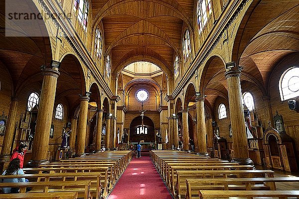 Innenraum der Holzkirche Iglesia de San Francisco  UNESCO-Weltkulturerbe  Castro  Insel Chiloé  Chile  Südamerika