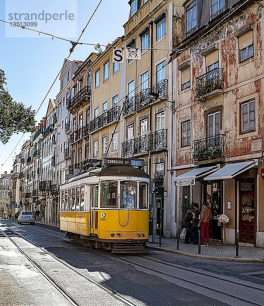 Historische Straßenbahn  Straßenbahn 28  Eléctrico  Lissabon  Portugal  Europa
