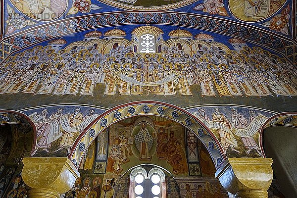 Mit künstlerischen Fresken bemalte Wand  Innenraum  Kathedrale St. Johannnes Vladimir  Hram Svetog Jovana Vladimira  Bar  Montenegro  Europa