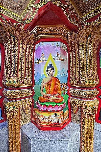 Buddha  Wandmalerei im Inneren des Wat Chalong  größter Tempel der Insel Phuket  Thailand  Asien
