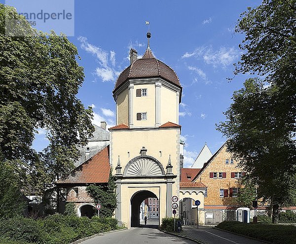 Westertor  eines von mehreren erhaltenen Stadttoren der mittelalterlichen Stadtbefestigung  Memmingen  Schwaben  Bayern  Deutschland  Europa