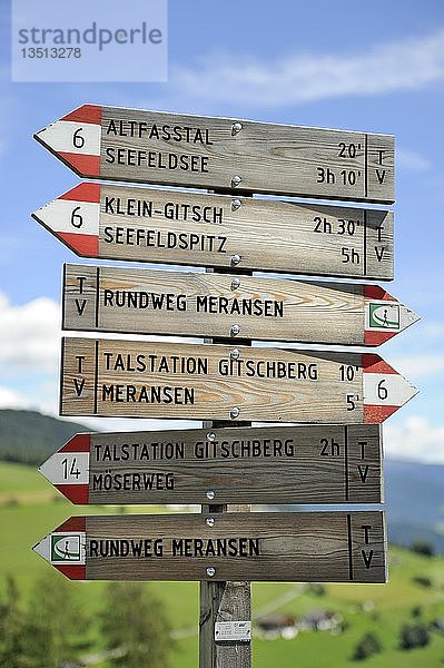 Wanderführerposten der Gemeinde Maranza  Pustertal  Südtirol  Italien  Europa