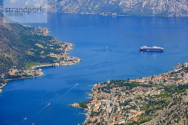 Bucht von Kotor mit den Dörfern Prcanj und Dobrota  bei Kotor  Montenegro  Europa