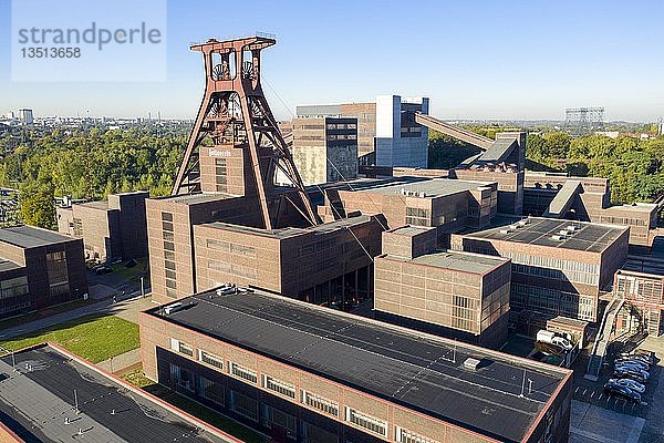 Welterbe Zeche Zollverein in Essen  Doppelbock-Fördergerüst von Schacht 12  Drohnenaufnahme  Essen  Nordrhein-Westfalen  Deutschland  Europa