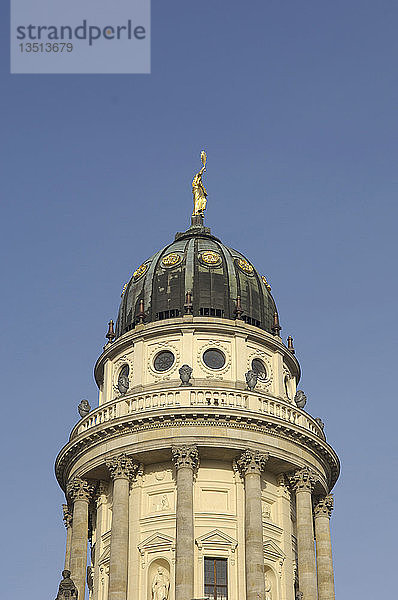 Turm der französischen Kathedrale am Gendarmenmarkt in Berlin  Deutschland