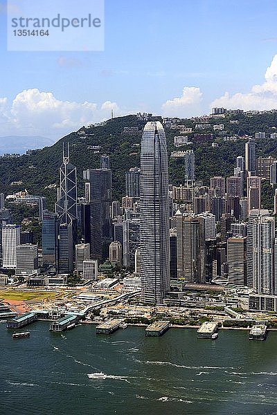 Blick auf die Skyline von Central und den Hongkong River vom International Commerce Centre  ICC  Kowloon  Hongkong  China  Asien