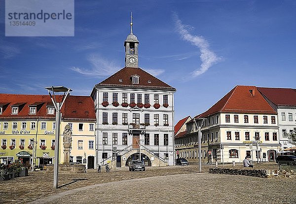 Rathaus auf dem Marktplatz Altmarkt  Bischofswerda  Landkreis Bautzen  Sachsen  Deutschland  Europa