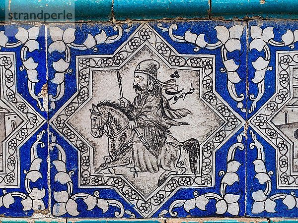 Kachelbild  Soldat mit Lanze auf Pferd  Blumendekor  Moschee Tekyeh Moaven-ol Molk  Kermanshah  Iran  Asien