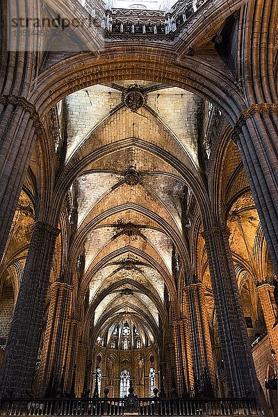 Gotische Kathedrale  La Catedral de la Santa Creu i Santa Eulàlia  Innenansicht  Barcelona  Katalonien  Spanien  Europa
