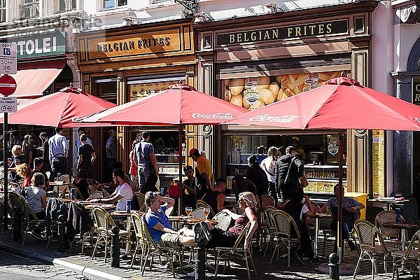 Straßencafé im Zentrum von Brüssel  Belgien  Europa