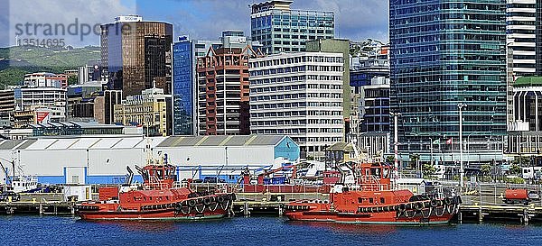 Lambton Harbour mit roten Schleppern  Wellington  Nordinsel  Neuseeland  Ozeanien