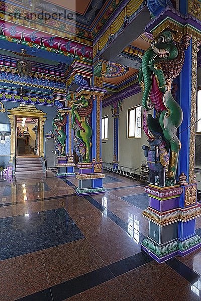 Innenraum  Hindu-Tempel  Arulmigu Navasakti Vinayagar-Tempel  Victoria  Insel Mahé  Seychellen  Afrika