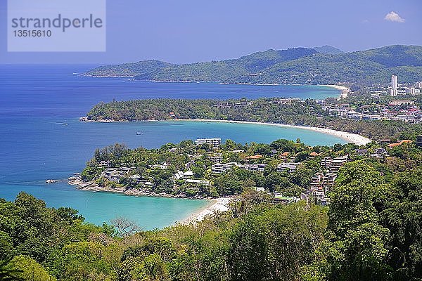 Blick auf Karon und Patong Beach vom Karon Aussichtspunkt  Phuket  Thailand  Asien
