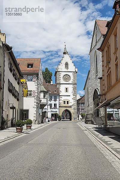 Historisches Stadttor in der Altstadt von Ueberlingen  Bodenseekreis  Baden-Württemberg  Deutschland  Europa