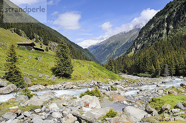 Fluss Ruetz  Stubaital  Tirol  Österreich  Europa