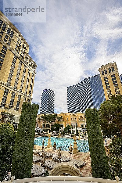 Wellness  Spa-Bereich mit Pool  Casino und Luxushotel Bellagio  Las Vegas Strip  Las Vegas  Nevada  USA  Nordamerika