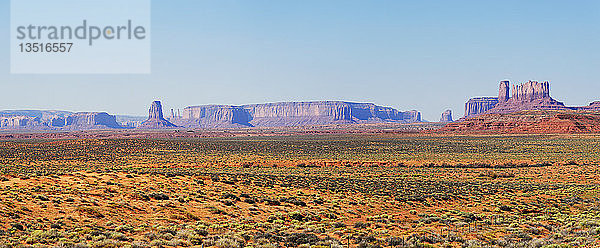 Landschaft im Monument Valley  Monument Valley  Mexican Hat  Utah  Vereinigte Staaten  Nordamerika
