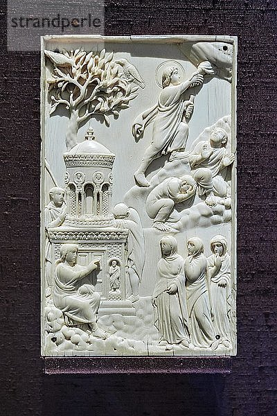 Elfenbeinplatte  Frauen am Grab Christi und die Himmelfahrt des Herrn  Mailand oder Rom  um 400  Nationalmuseum  München  Oberbayern  Bayern  Deutschland  Europa