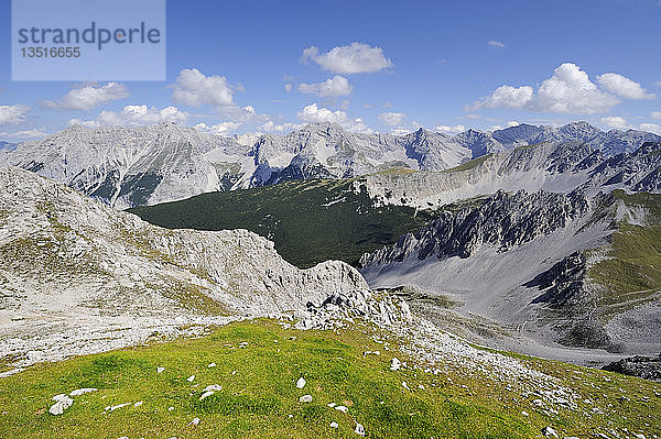 Karwendelgebirge von der Hafelekarspitze aus gesehen  2334 m  Tirol  Österreich  Europa
