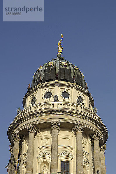 Turm der französischen Kathedrale am Gendarmenmarkt in Berlin  Deutschland