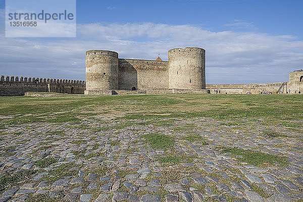 Festungsmauer und Turm der Festung Akkerman oder Festung Weißer Fels  Belgorod-Dnestrovskiy  Oblast Odessa  Ukraine  Europa